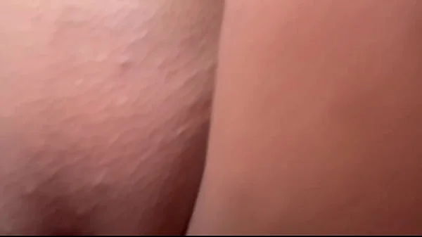 Latina novinha cavalga com a sua bunda grande