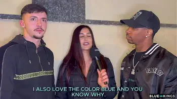 Andrea Lux entrevista a dos chicos en la calle y se los folla en el hotel