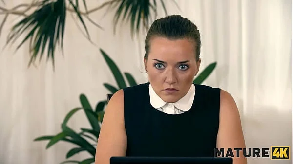 MATURE4K. Old Elle with huge tits fucked her gardener in doggy and ended up in court