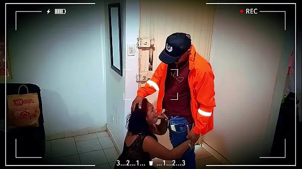 Casual sex with the delivery guy, I suck his cock and let him fuck me after showing me off in lingerie. Quick, adrenaline-filled, and delicious sex!