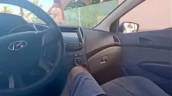 Mostrei meu pau pra novinha na rua em público arriscado ela gostou!