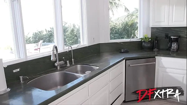 Naughty Neighbor Watches Free Use Babe Get Analized - DFxtra