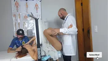 Traição ginecologista mete na esposa do corno sem ele saber!