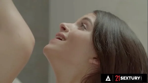 21 SEXTURY - Tiny Cutie Ohana Petite Gets Warm Up With Hot Fuck