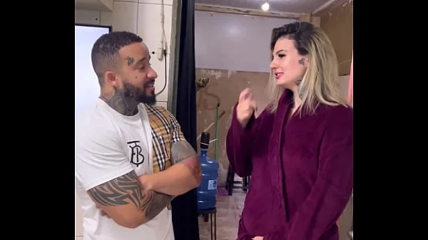 Minha primeira vez sentando na pica de um homem em gravação porno. E meu marido corno ficou olhando eu sentado gostoso na pica do cadeirante !