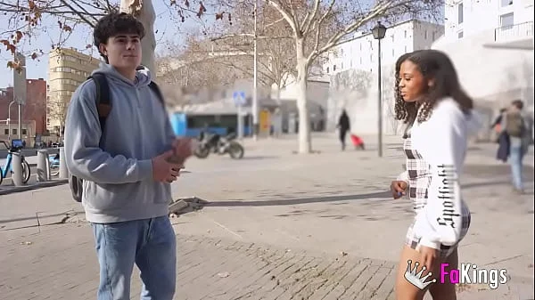 Zoe Bombon goes to Madrid in search of a stud. That’s how we met Lalo!