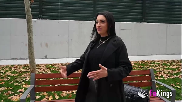 SEXUAL TOUR in Madrid. The HUGE TITS of Nelia Estrada know the capital