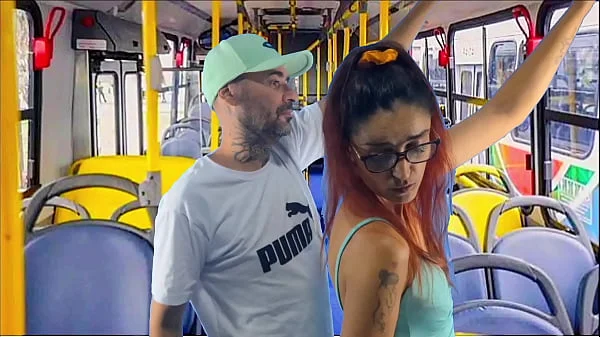 Jovem estudante encoxada e fodida no ônibus em público!