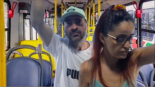 Jovem estudante encoxada e fodida no ônibus em público!