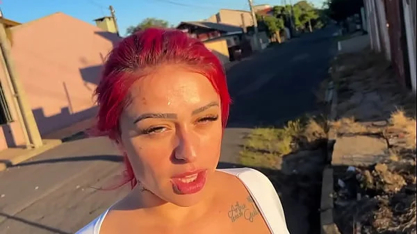 DEPOIS DO BANHO, MILF RUIVA RECEBE CREME NO ROSTO E SAI PRA CORRER TODA GOZADA!