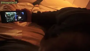 Mirando una pelicula con mi padrastro y sin querer me trague su pene (casi nos descubren)