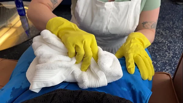 Casting Curvy: Seduced by Dexter’s Mom and cumming all over her