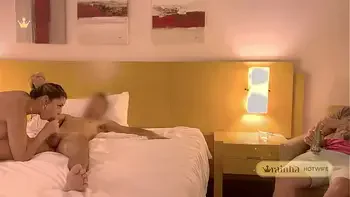 A casada gostosa, RAINHA HOTWIFE vira uma PUTA quando dá gostoso na frente do seu CORNO MANSO