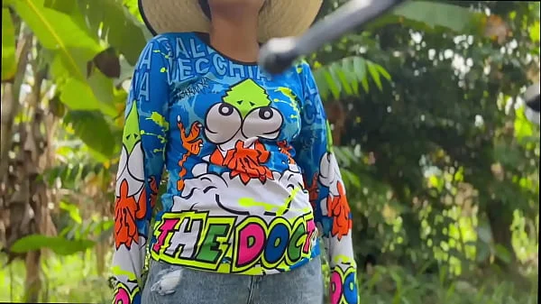 campesina inocente es follada a cambio de unas gallinas