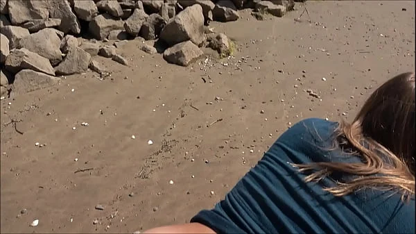 Deutsches Mädchen mit Big-Ass hat OUTDOOR-SEX