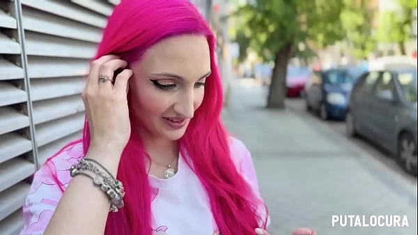 PutaLocura - Pillada a tetona friki Victoria Arias para un concurso muy caliente