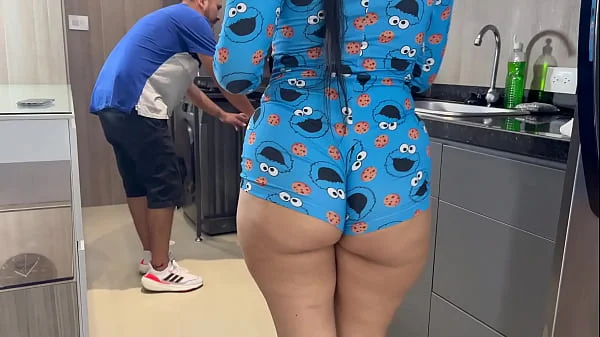 I seduce the plumber in my pajamas because my husband doesn't fuck me every day - Mia Montielth