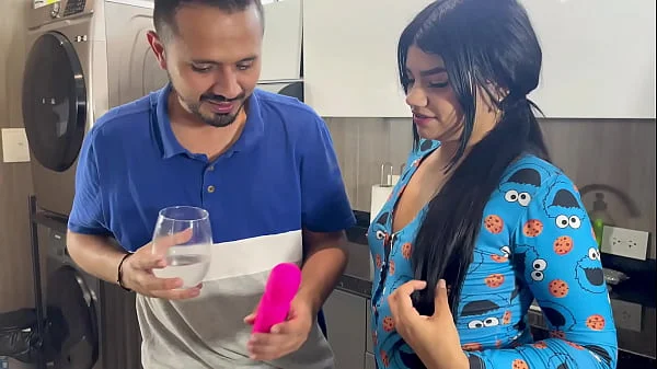 I seduce the plumber in my pajamas because my husband doesn't fuck me every day - Mia Montielth