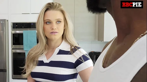 Chloe Rose Lets Handyman Use Her Pussy During His Break