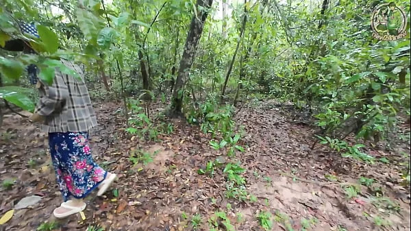 Amateur Thai villagers have sex in the forest public 4K 18