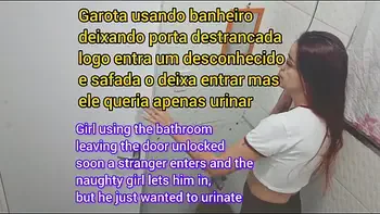 Safada fode com desconhecido no banheiro de um barzinho!