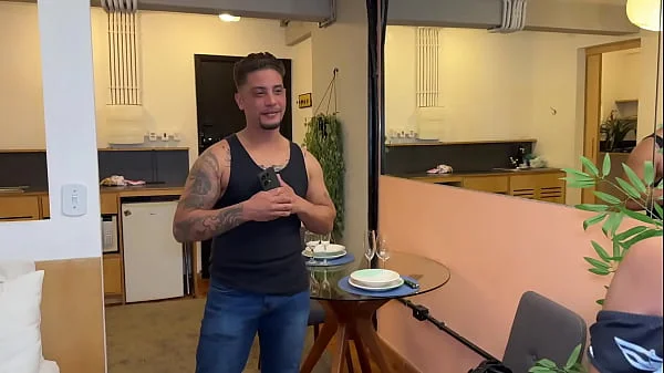 VIZINHO ME COMEU QUANDO MINHA NAMORADA FOI TRABALHAR