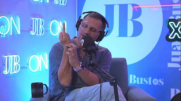 Veritoaguas with huge tits rides the machine and begs to be spanked