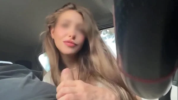 Un desconocido se asoma a la ventana para ver como chupo la polla a mi jefe en la hora de descanso