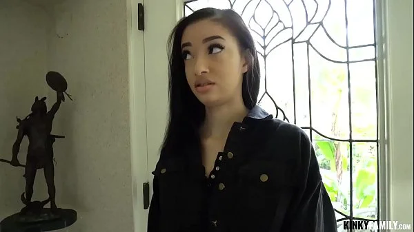 Kinky Family - Fucking stepsis Scarlett Bloom before a party