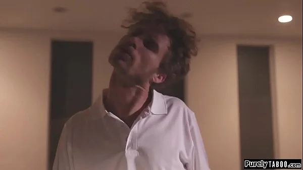 Guy loads up and fucks in vr