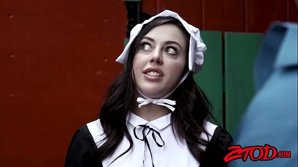 Amish Whitney Wright offers pussy to hung stranger