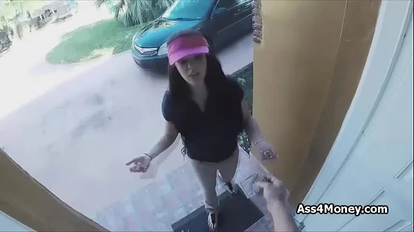 Pizza delivery girl fucks for cash on video