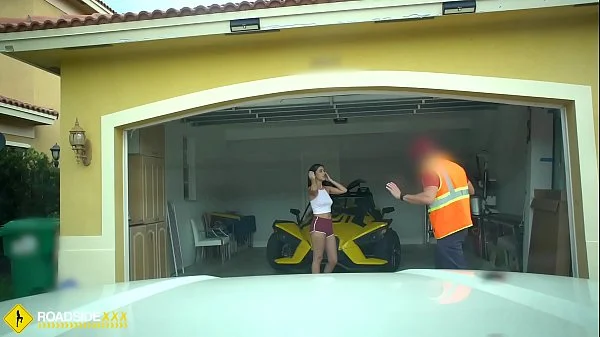 Roadside - cheating gf fucks her mechanic for cash