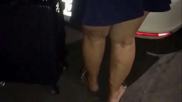 Esposa gordinha gostosa safada vai ao Mercado com o Corno que filma ela mostrando a Bunda 1