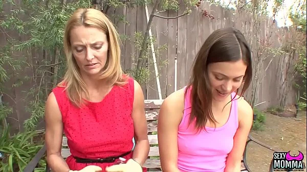 SEXYMOMMA - Dyke cougar Brenda James pussy play stepdaughter