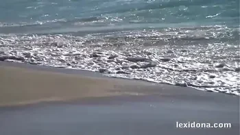 Watch Me Masturbate On a Public Beach!