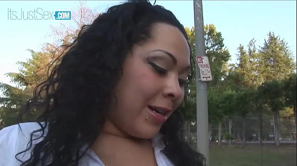 Chunky Chick Isabelle Cream Spreads Her Fat Legs For Some Dick