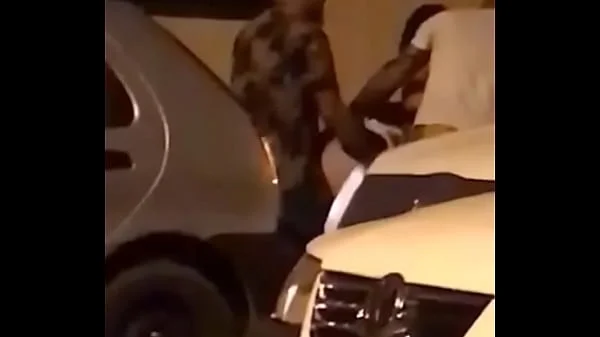 EU Comendo a novinha atrás do carro