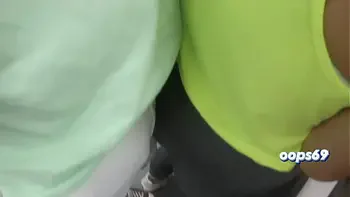 Guy Grinding his Cock in the Ass of a Woman who Goes to Work by Public Train and she Liked !