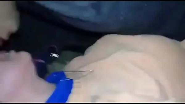 Sacandole la virginidad a mi amigo