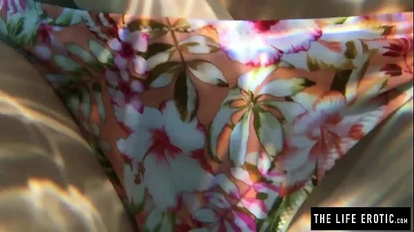 Girl almost caught masturbating in a public pool