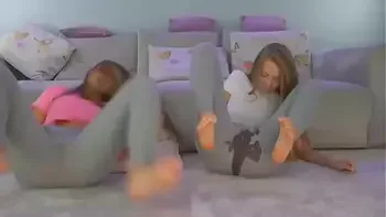 Lesbianas masturbándose