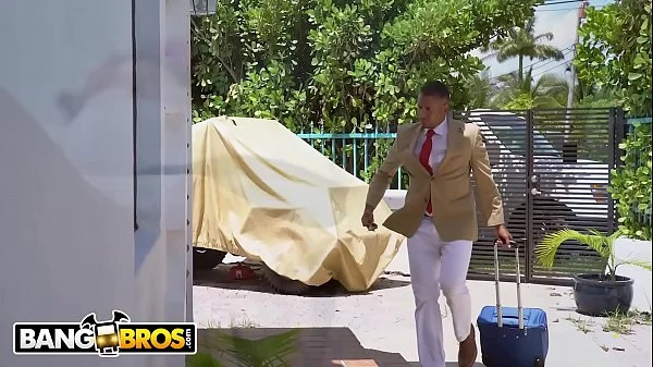 BANGBROS - Naughty House Guest Victoria June Fucked By JB Rodeo