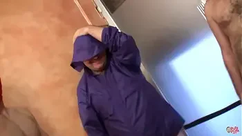 Dos pibonazos mamando pollas y bebiendo lefa - Leyre Pajon (1er Bukkake) Y Sandra Milka (2º Bukkake)