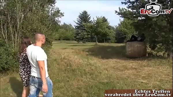 Junge deutsche Ex Freundin wird outdoor mit anderem Mann geteilt