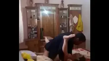 اب ينيك بنته في غرفته