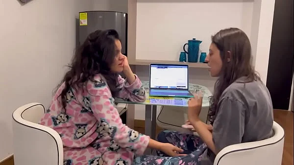 Me tocó la vagina mi amiga en casa de sus padres