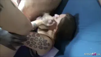 Zwei Monster Schwanz Callboys für Deutsches Teen im Dreier - German Interracial