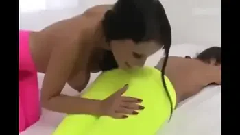 2 Lesbians Gas Eachother