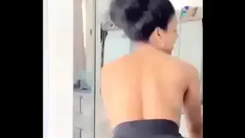 Morena rabuda dançando sem calcinha